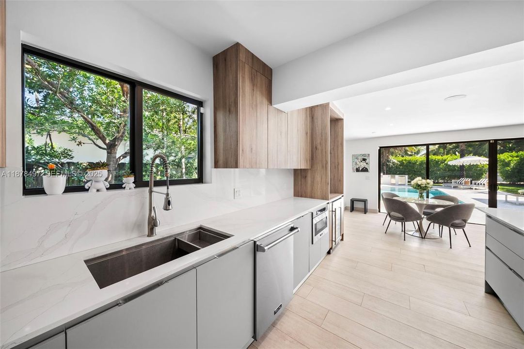 For Sale: $4,500,000 (4 beds, 4 baths, 2455 Square Feet)