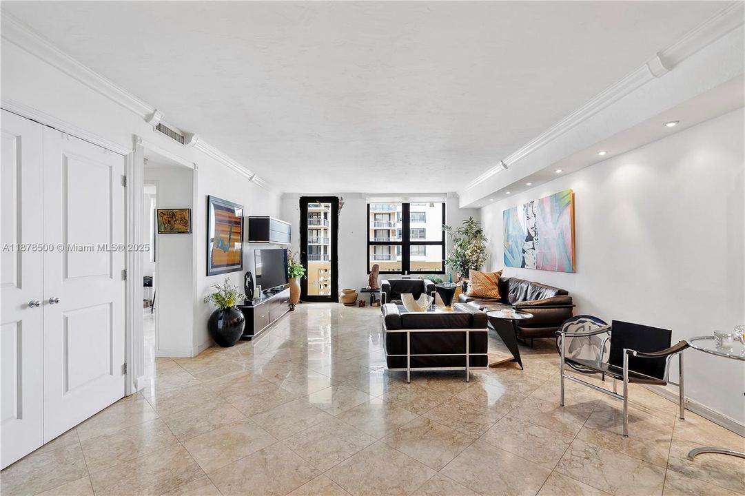 待售: $450,000 (1 贝兹, 1 浴室, 1019 平方英尺)