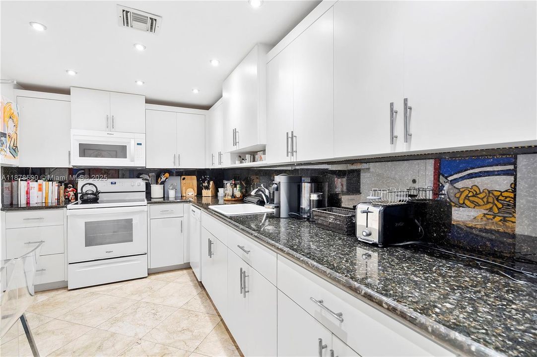 待售: $450,000 (1 贝兹, 1 浴室, 1019 平方英尺)