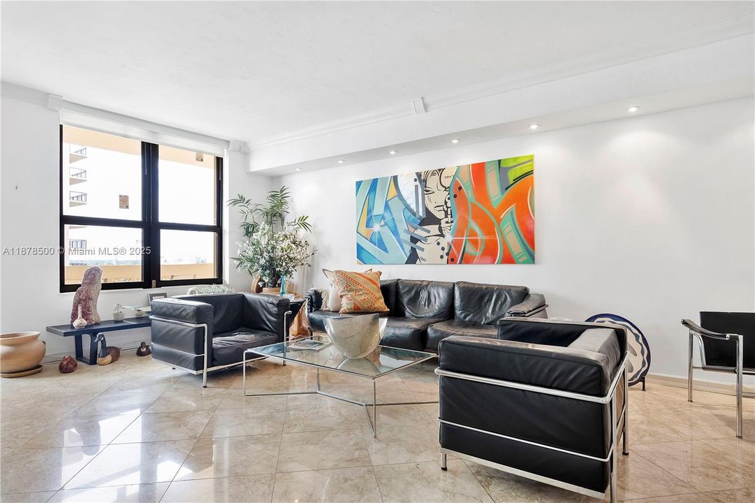 待售: $450,000 (1 贝兹, 1 浴室, 1019 平方英尺)