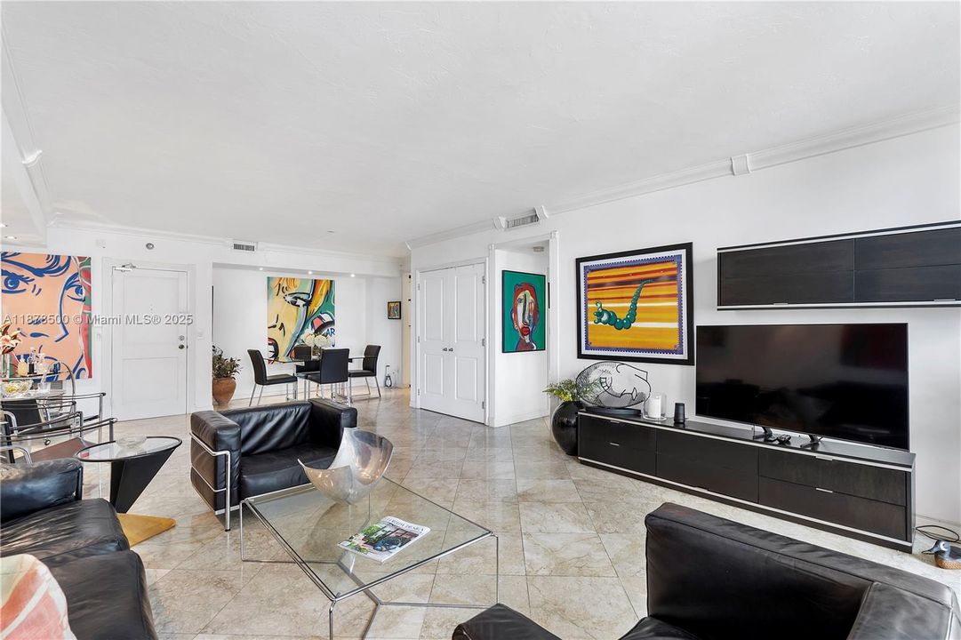 待售: $450,000 (1 贝兹, 1 浴室, 1019 平方英尺)