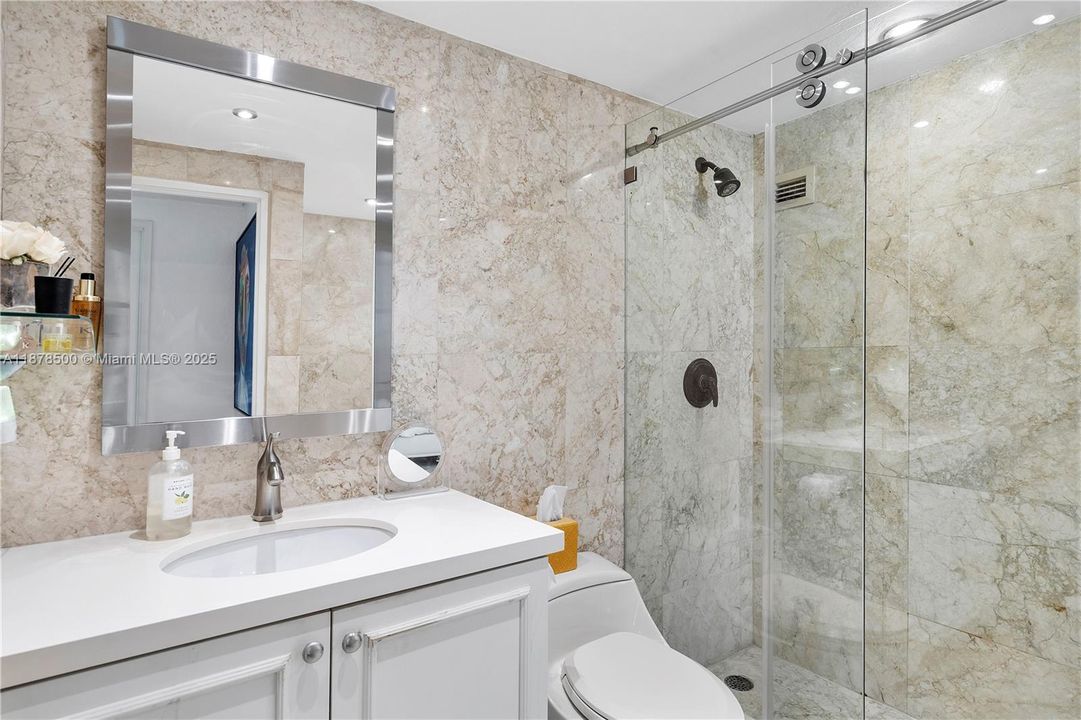 待售: $450,000 (1 贝兹, 1 浴室, 1019 平方英尺)