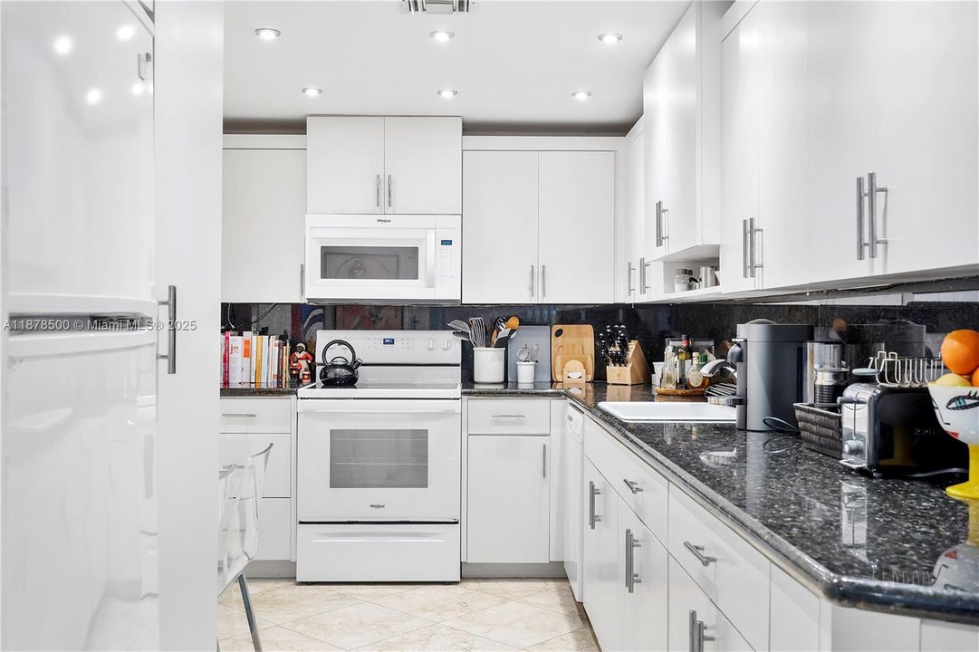 待售: $450,000 (1 贝兹, 1 浴室, 1019 平方英尺)