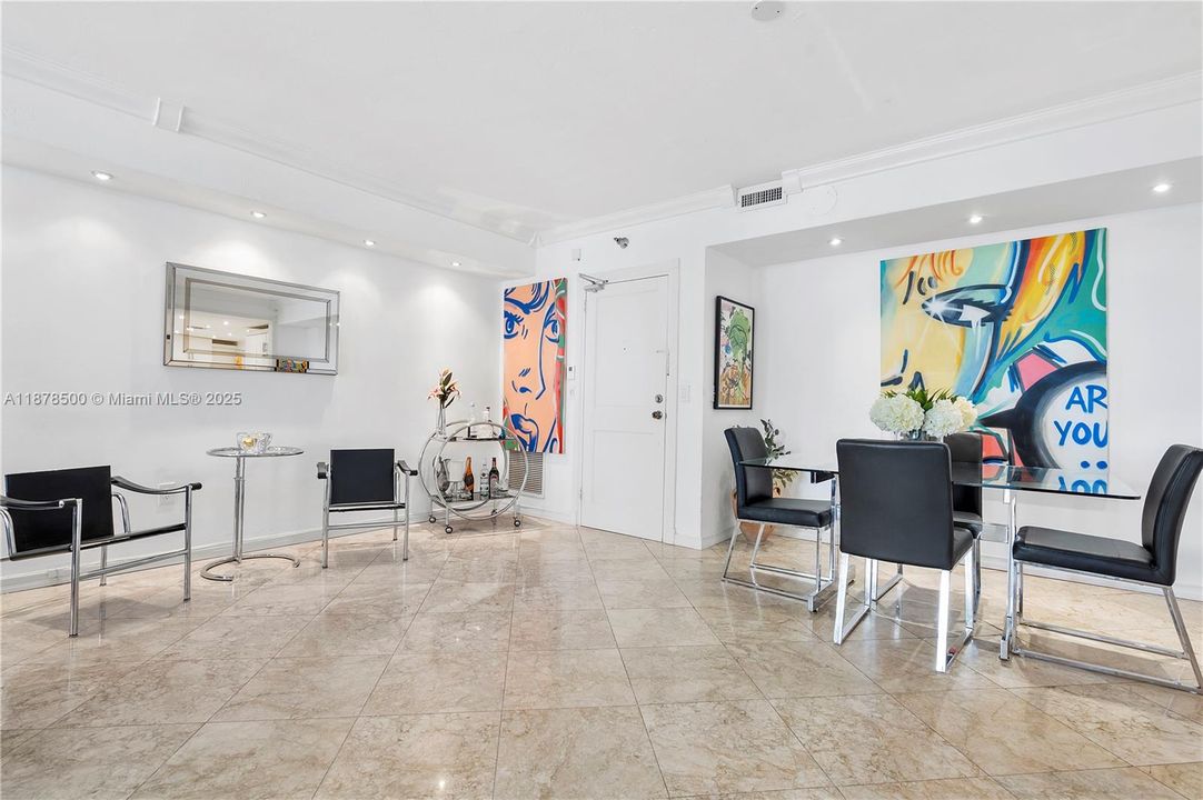 待售: $450,000 (1 贝兹, 1 浴室, 1019 平方英尺)