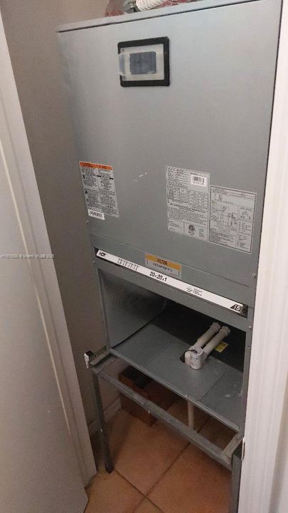 For Sale: $370,000 (2 beds, 2 baths, 1115 Square Feet)