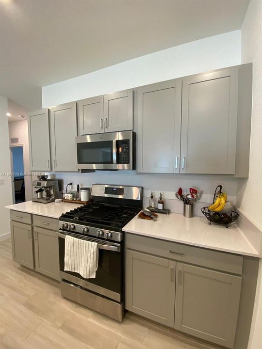 For Rent: $3,000 (4 beds, 2 baths, 1814 Square Feet)