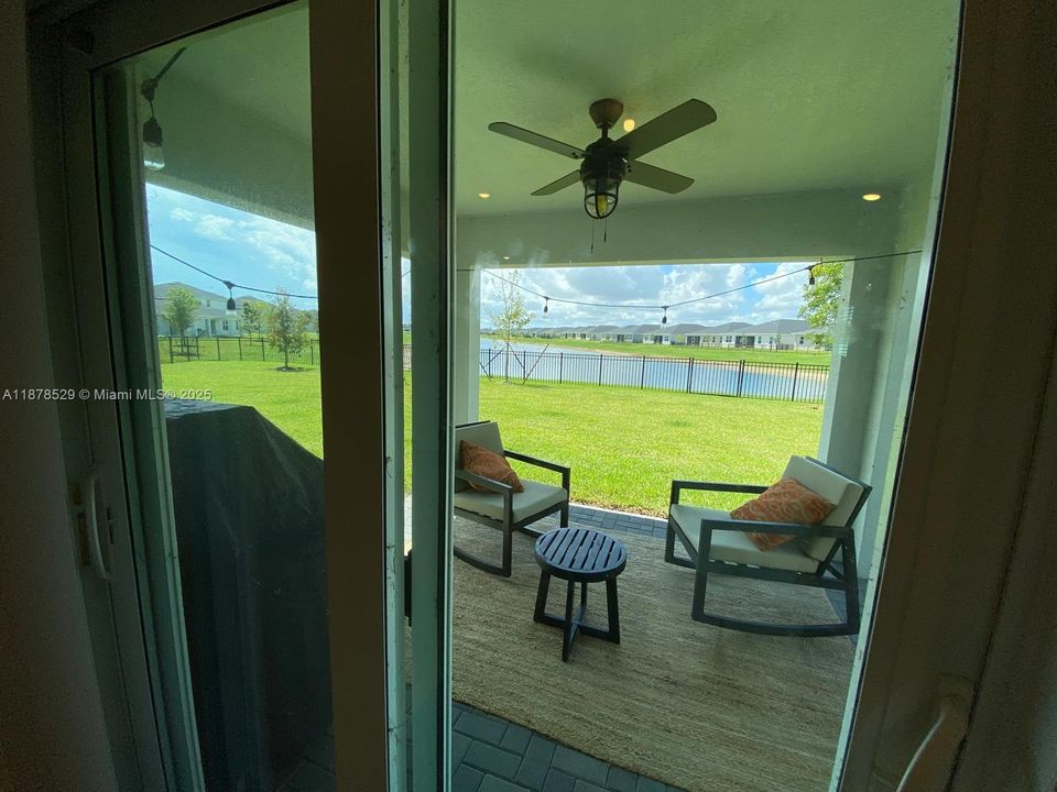 For Rent: $3,000 (4 beds, 2 baths, 1814 Square Feet)