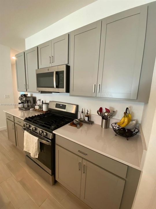 For Rent: $3,000 (4 beds, 2 baths, 1814 Square Feet)