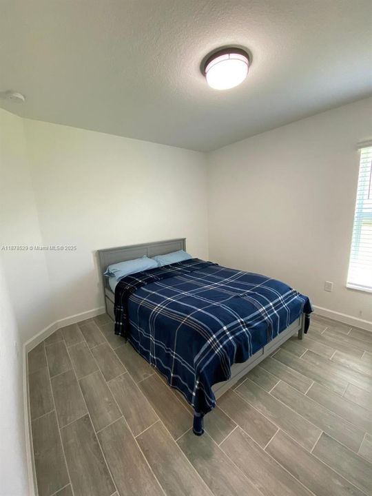 For Rent: $3,000 (4 beds, 2 baths, 1814 Square Feet)