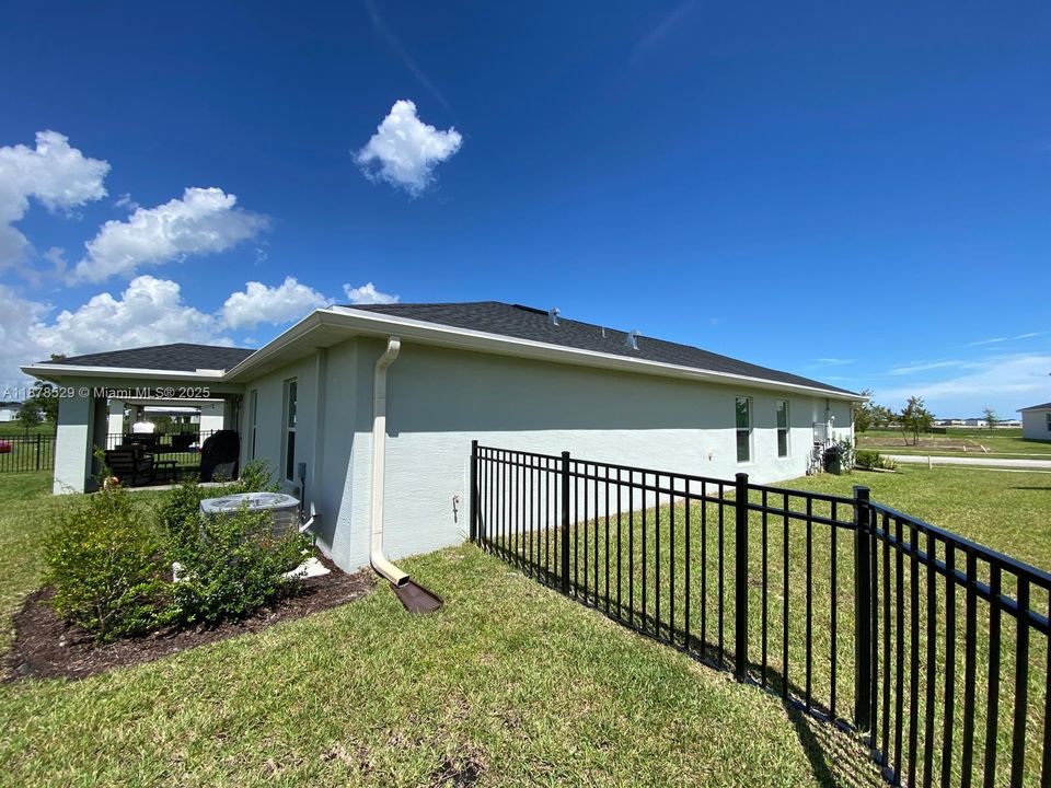 For Rent: $3,000 (4 beds, 2 baths, 1814 Square Feet)