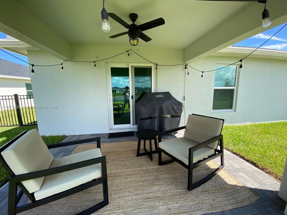 For Rent: $3,000 (4 beds, 2 baths, 1814 Square Feet)