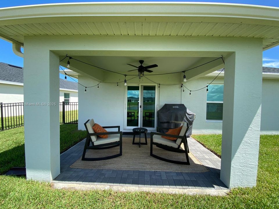 For Rent: $3,000 (4 beds, 2 baths, 1814 Square Feet)