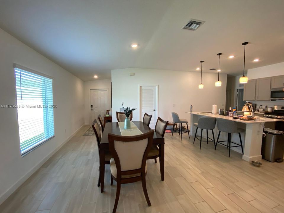 For Rent: $3,000 (4 beds, 2 baths, 1814 Square Feet)