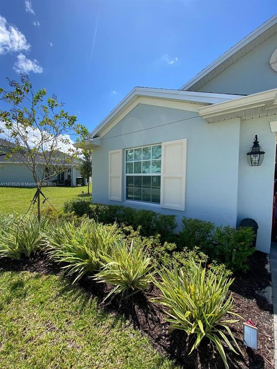 For Rent: $3,000 (4 beds, 2 baths, 1814 Square Feet)