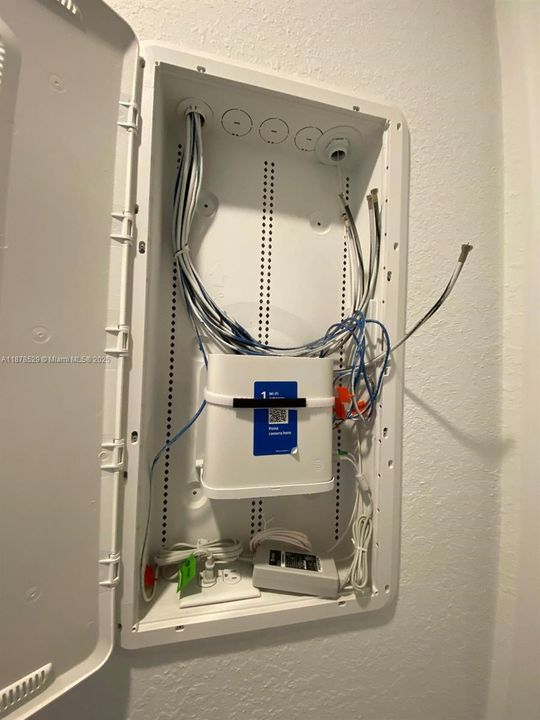 For Rent: $3,000 (4 beds, 2 baths, 1814 Square Feet)