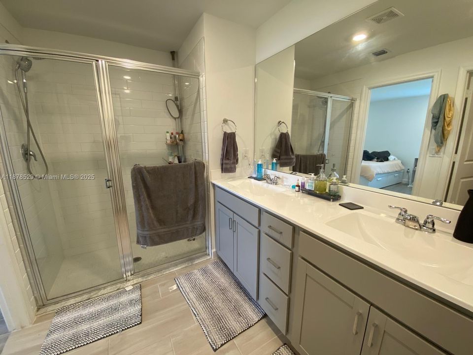 For Rent: $3,000 (4 beds, 2 baths, 1814 Square Feet)