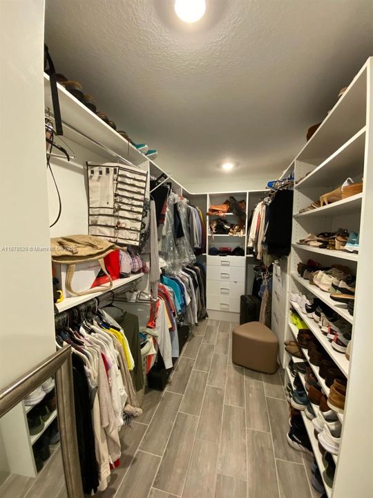 For Rent: $3,000 (4 beds, 2 baths, 1814 Square Feet)