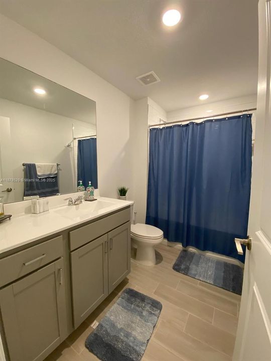 For Rent: $3,000 (4 beds, 2 baths, 1814 Square Feet)