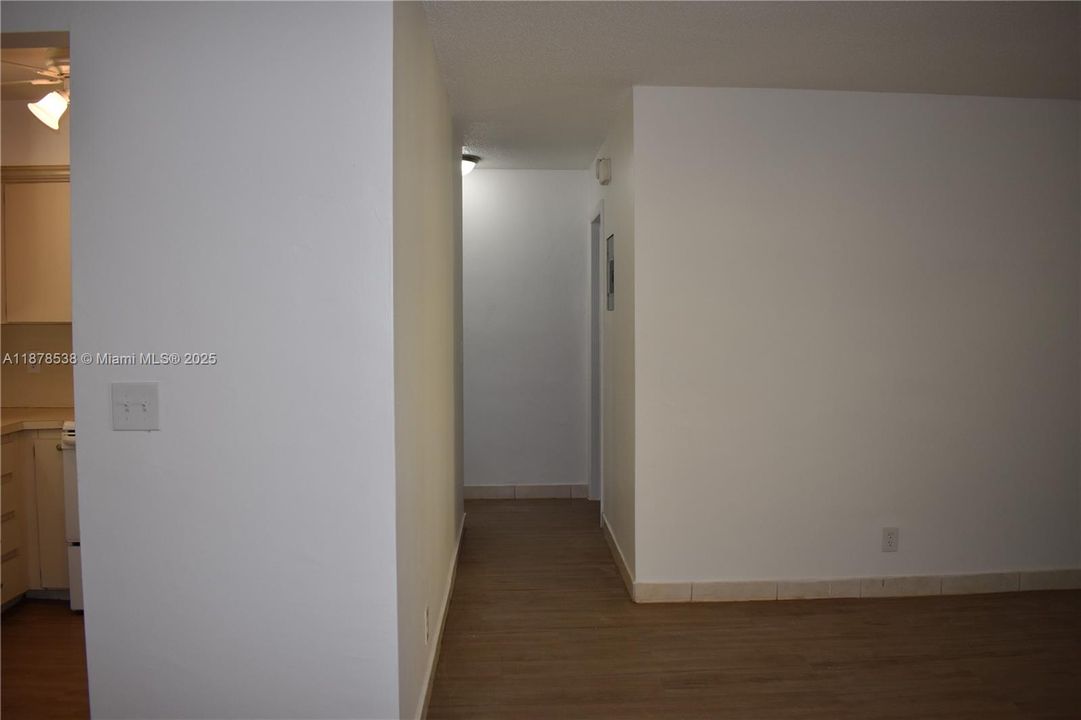 Active With Contract: $1,450 (1 beds, 1 baths, 750 Square Feet)