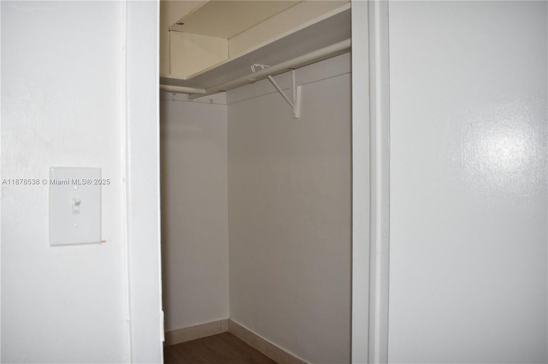 Active With Contract: $1,450 (1 beds, 1 baths, 750 Square Feet)