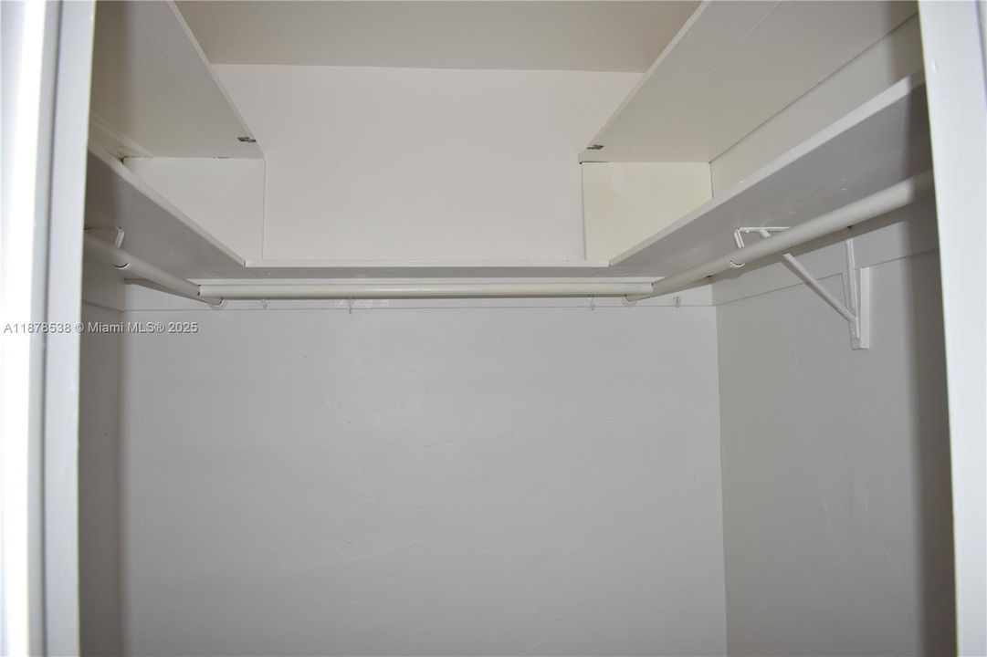 Active With Contract: $1,450 (1 beds, 1 baths, 750 Square Feet)