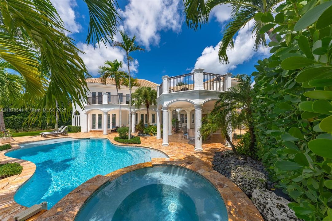 На продажу: $5,495,000 (5 спален, 6 ванн, 6613 Квадратных фут)