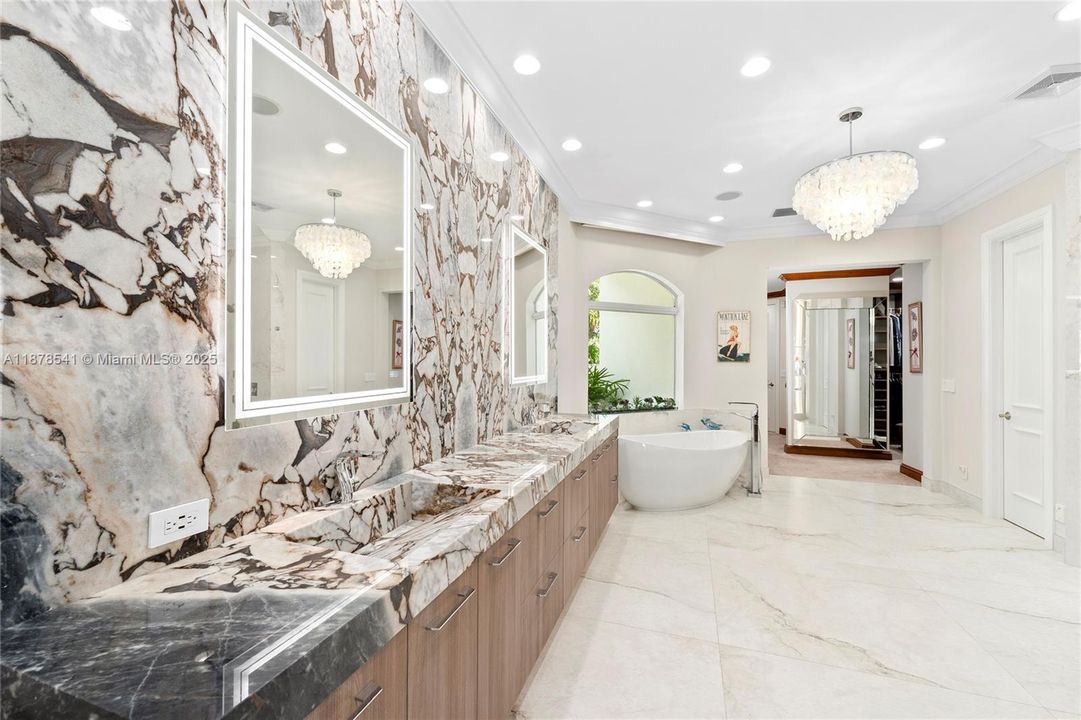 На продажу: $5,495,000 (5 спален, 6 ванн, 6613 Квадратных фут)