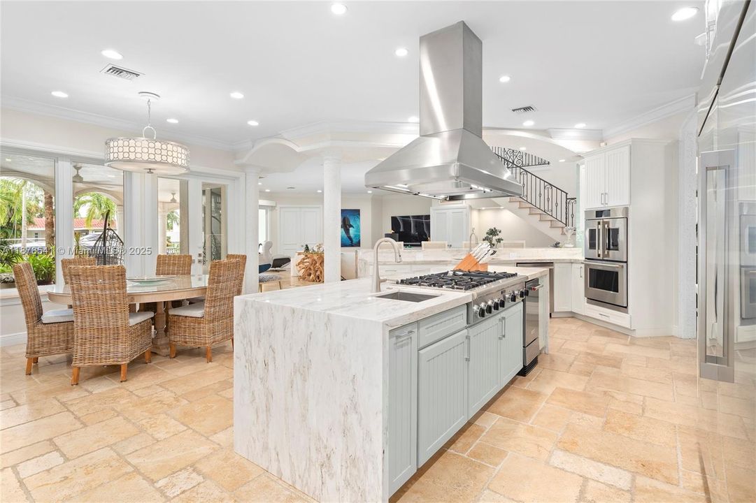 На продажу: $5,495,000 (5 спален, 6 ванн, 6613 Квадратных фут)