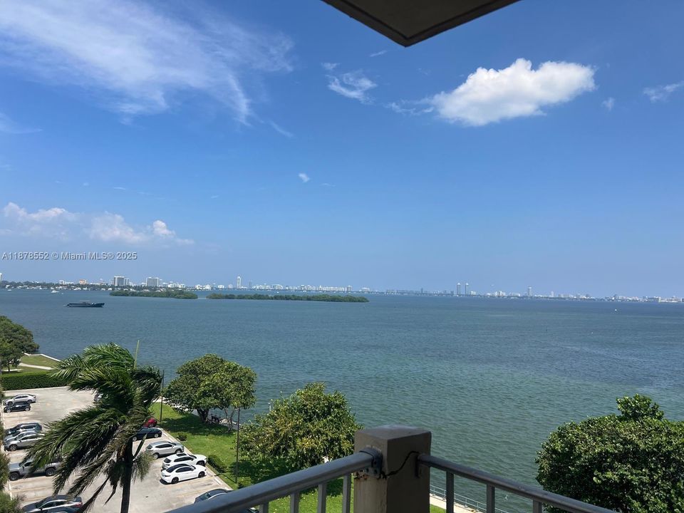 最近租的: $2,300 (1 贝兹, 1 浴室, 831 平方英尺)