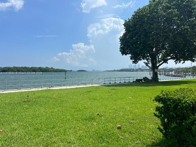 最近租的: $2,300 (1 贝兹, 1 浴室, 831 平方英尺)