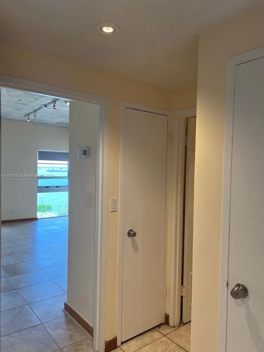 最近租的: $2,300 (1 贝兹, 1 浴室, 831 平方英尺)