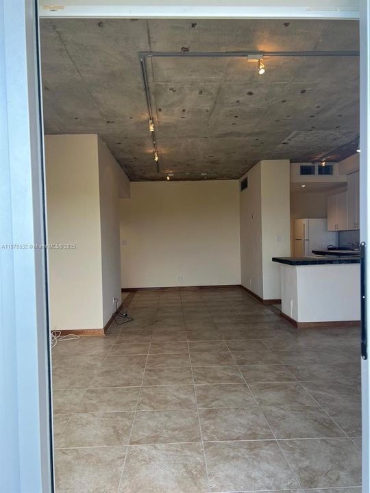 最近租的: $2,300 (1 贝兹, 1 浴室, 831 平方英尺)