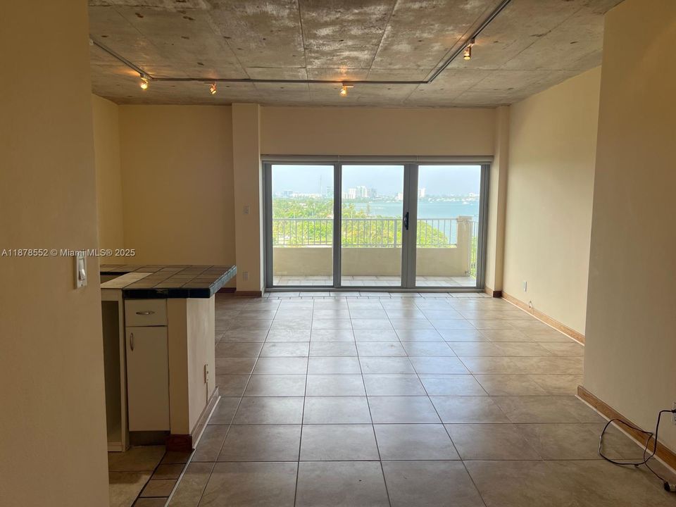 最近租的: $2,300 (1 贝兹, 1 浴室, 831 平方英尺)