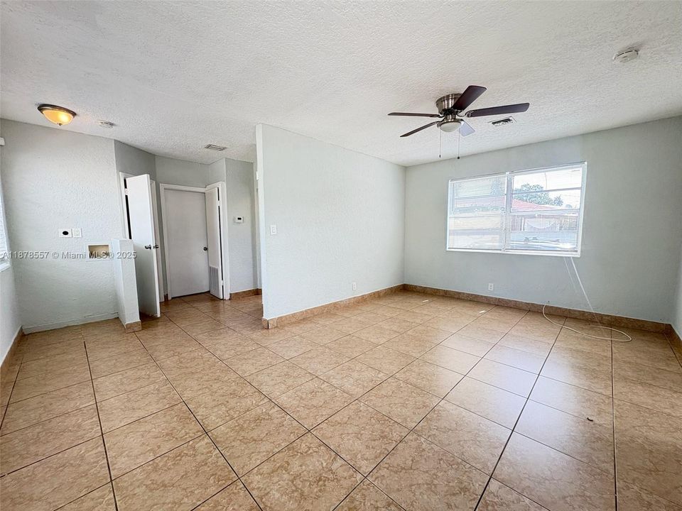 Недавно арендовано: $1,850 (2 спален, 1 ванн, 842 Квадратных фут)