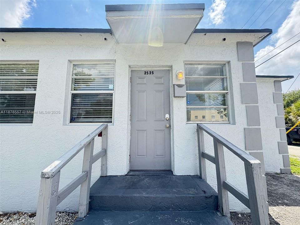 Недавно арендовано: $1,850 (2 спален, 1 ванн, 842 Квадратных фут)