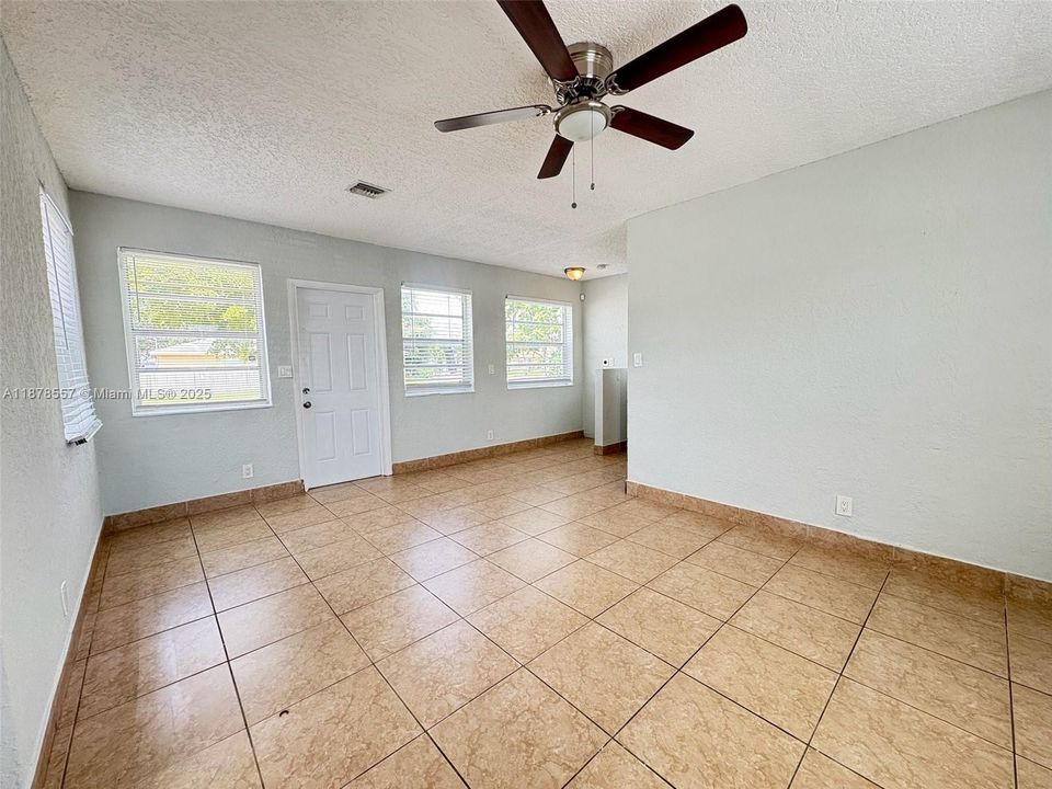 Недавно арендовано: $1,850 (2 спален, 1 ванн, 842 Квадратных фут)