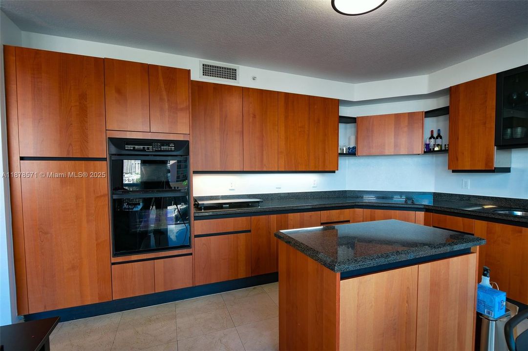 En Venta: $1,450,000 (2 camas, 2 baños, 1590 Pies cuadrados)