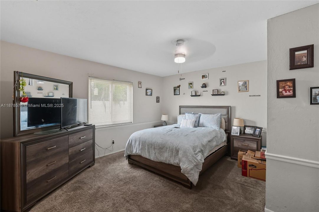 待售: $420,000 (4 贝兹, 3 浴室, 1990 平方英尺)