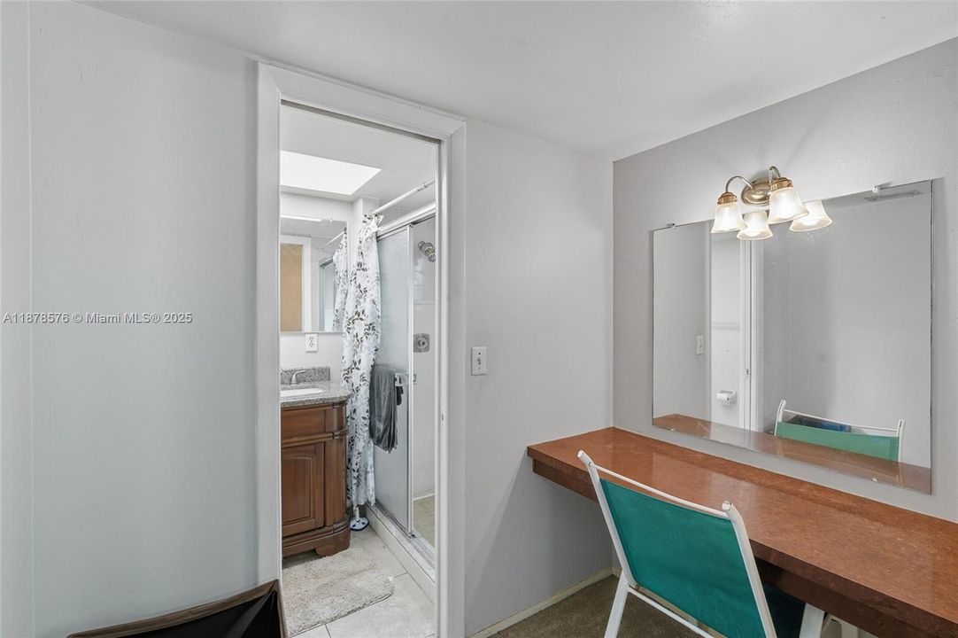 待售: $420,000 (4 贝兹, 3 浴室, 1990 平方英尺)