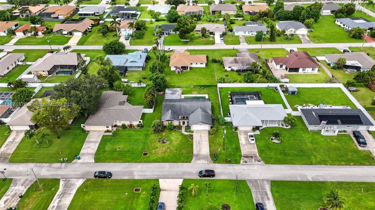 待售: $420,000 (4 贝兹, 3 浴室, 1990 平方英尺)