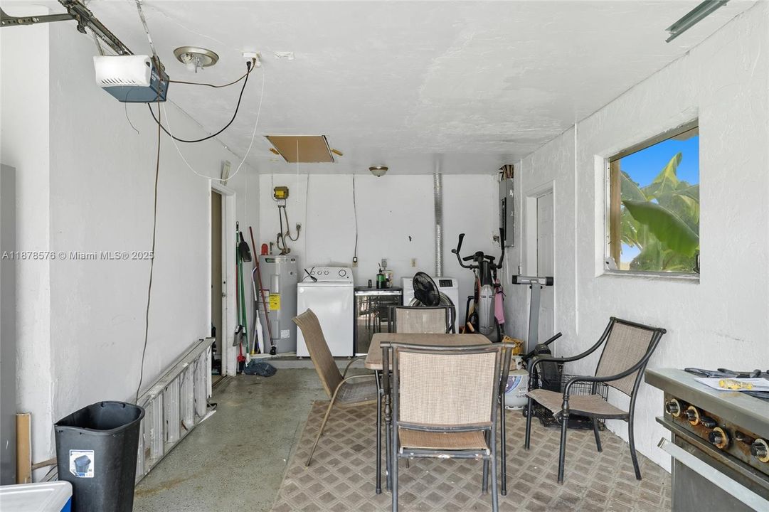 待售: $420,000 (4 贝兹, 3 浴室, 1990 平方英尺)