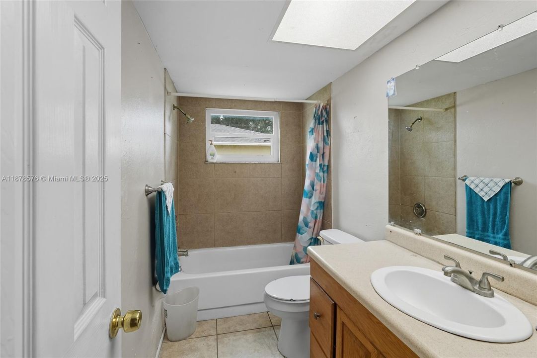 待售: $420,000 (4 贝兹, 3 浴室, 1990 平方英尺)