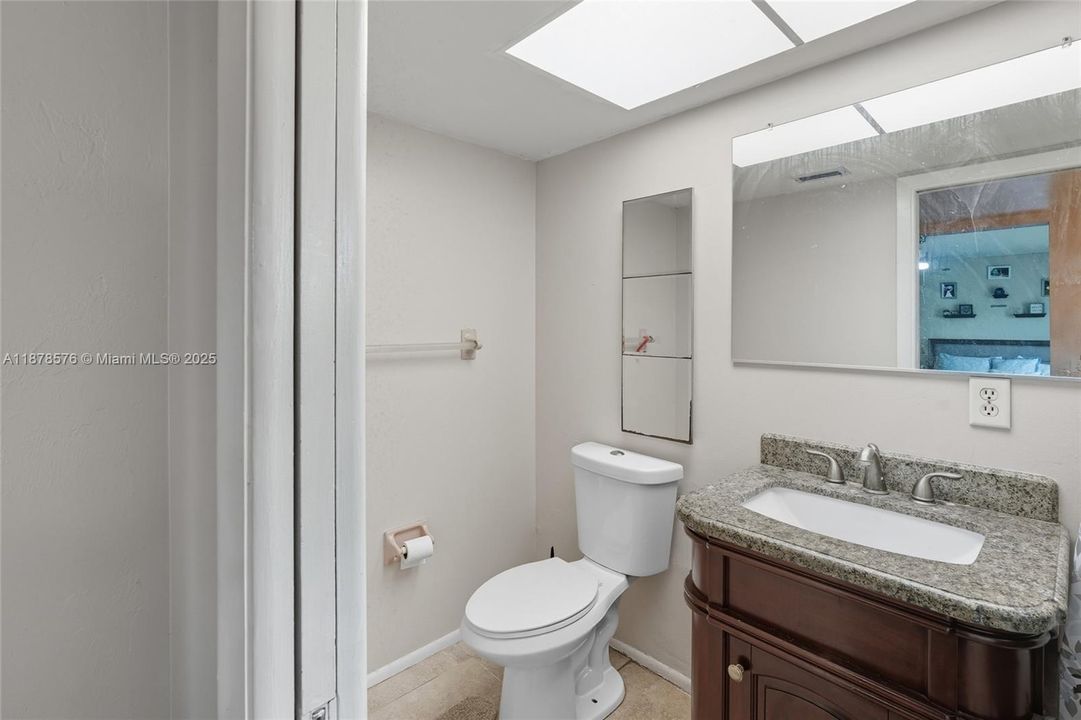 待售: $420,000 (4 贝兹, 3 浴室, 1990 平方英尺)