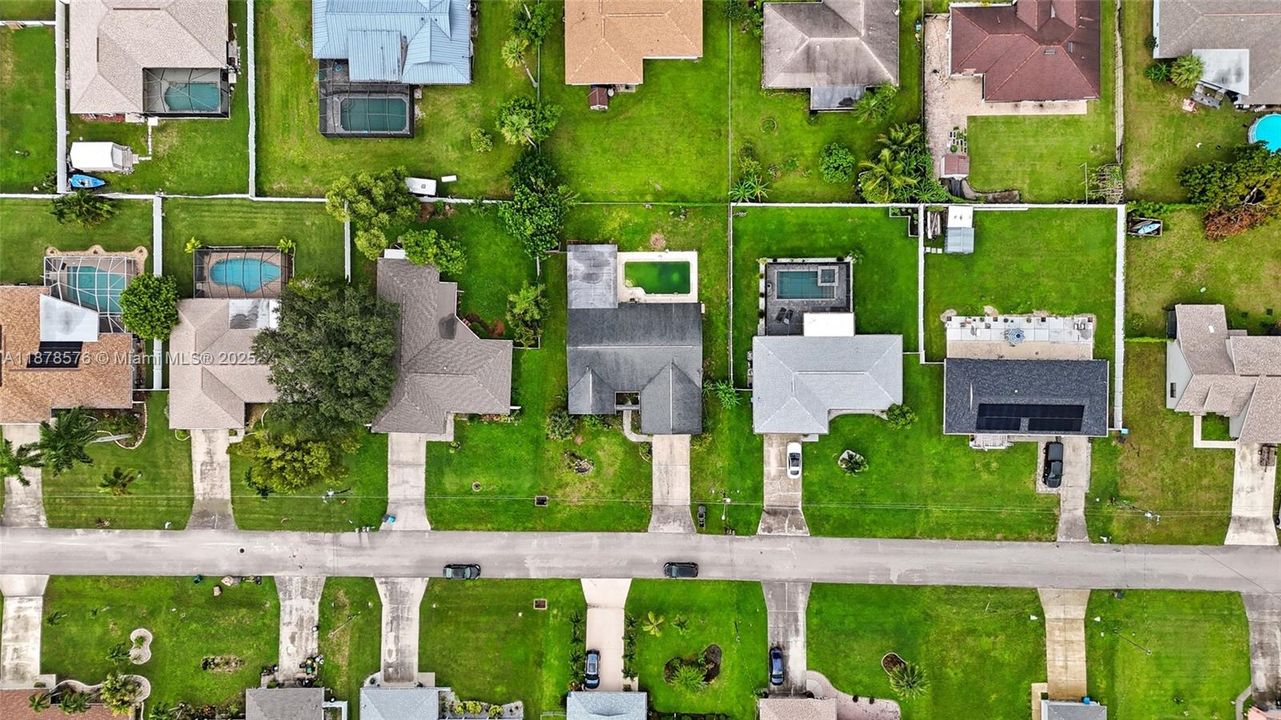 待售: $420,000 (4 贝兹, 3 浴室, 1990 平方英尺)