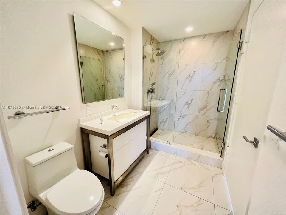 Active With Contract: $430,000 (2 beds, 2 baths, 1136 Square Feet)