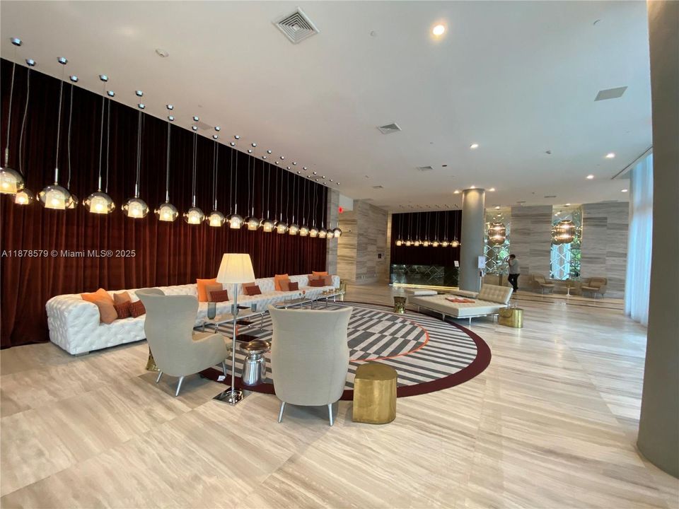 Active With Contract: $430,000 (2 beds, 2 baths, 1136 Square Feet)