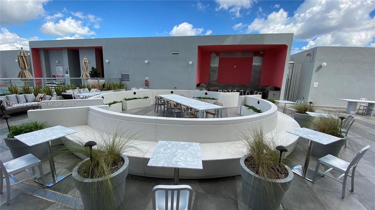 Active With Contract: $430,000 (2 beds, 2 baths, 1136 Square Feet)