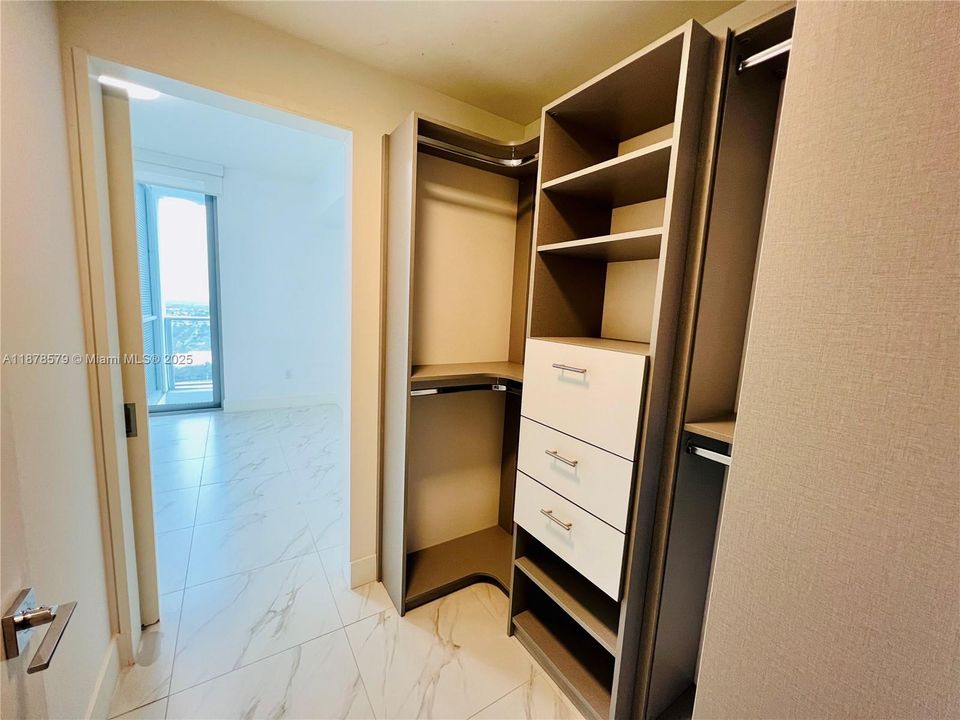 Active With Contract: $430,000 (2 beds, 2 baths, 1136 Square Feet)