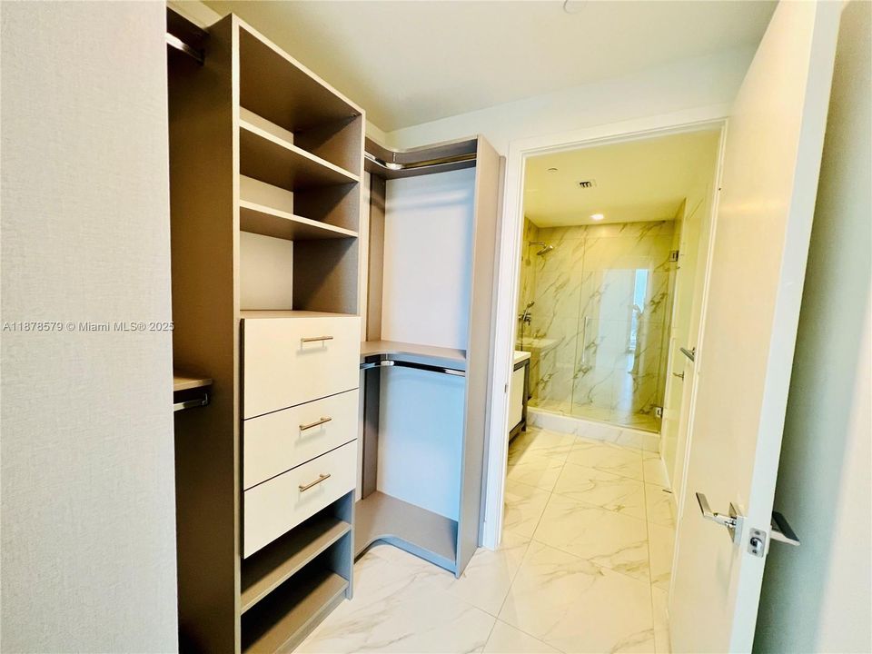 Active With Contract: $430,000 (2 beds, 2 baths, 1136 Square Feet)