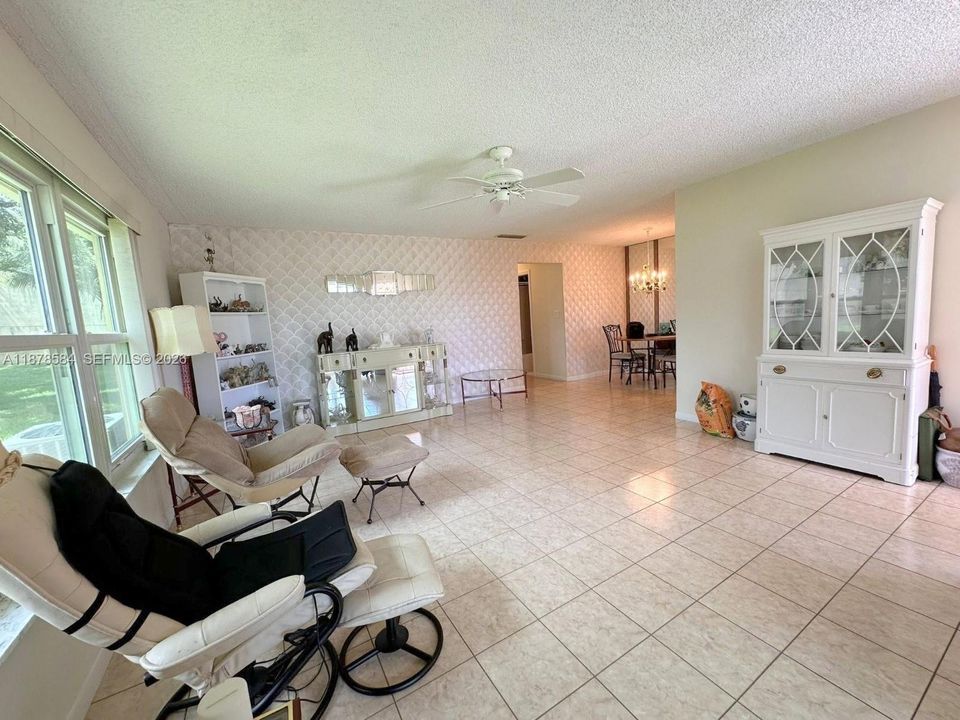 For Sale: $220,000 (2 beds, 2 baths, 1104 Square Feet)